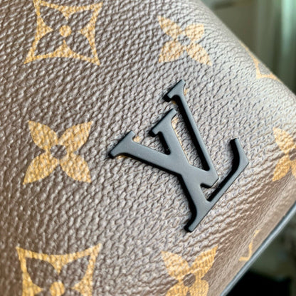 Louis Vuitton Avenue Slingbag