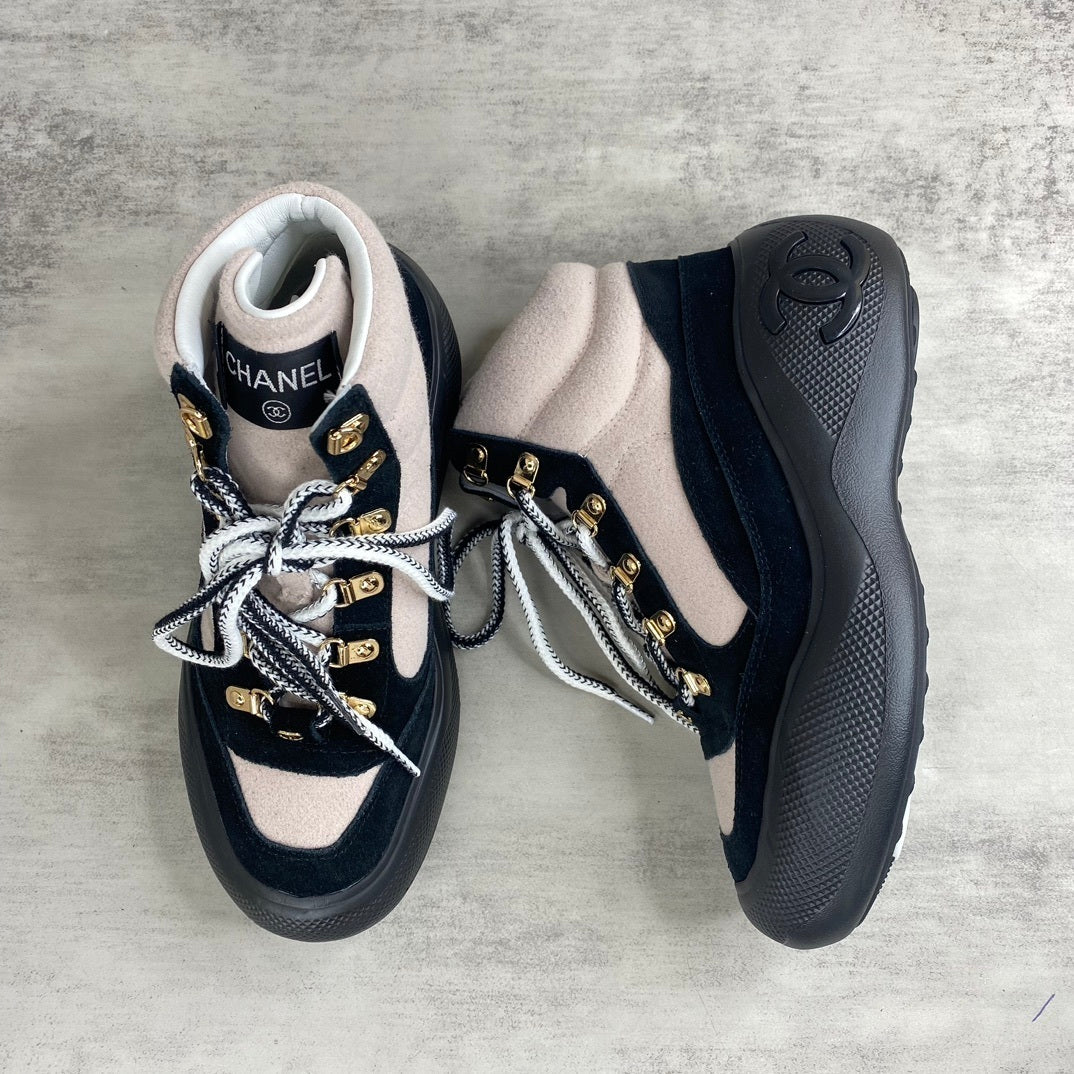 Chanel Snow Boots "Black-Pink Suede"