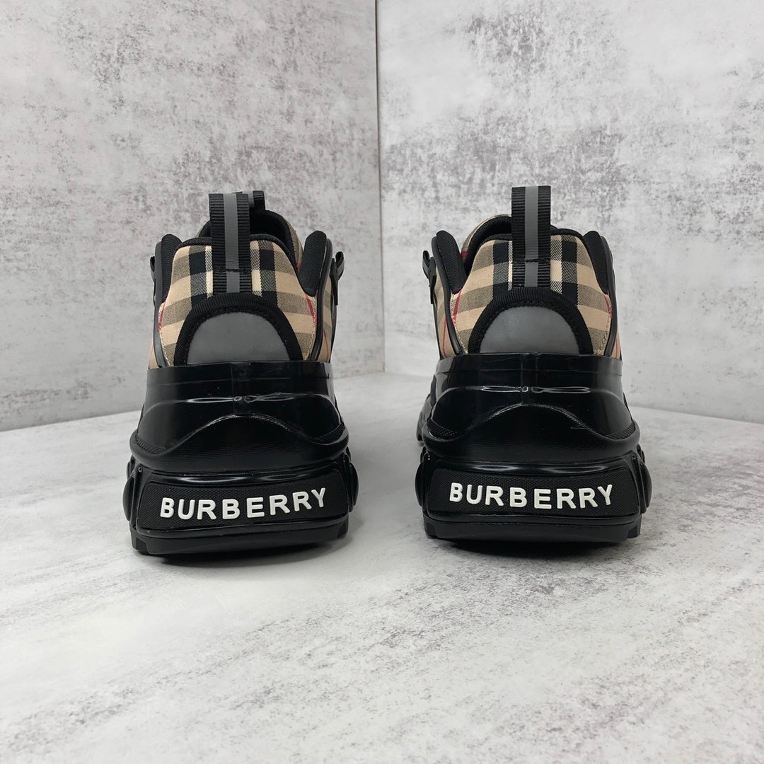 Burberry Arthur "Black-Vintage"