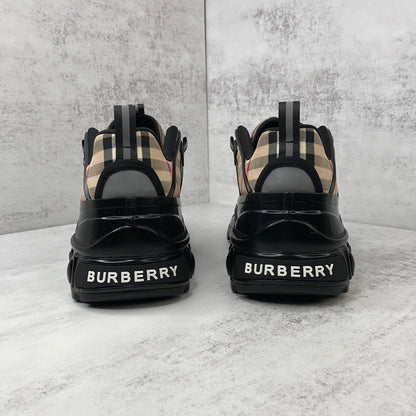 Burberry Arthur "Black-Vintage"