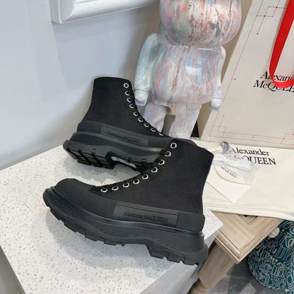 Alexander McQueen Tread Slick "Black"