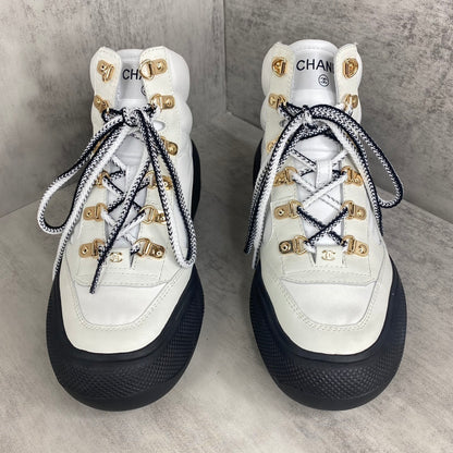 Chanel Snow Boots "White-Black"