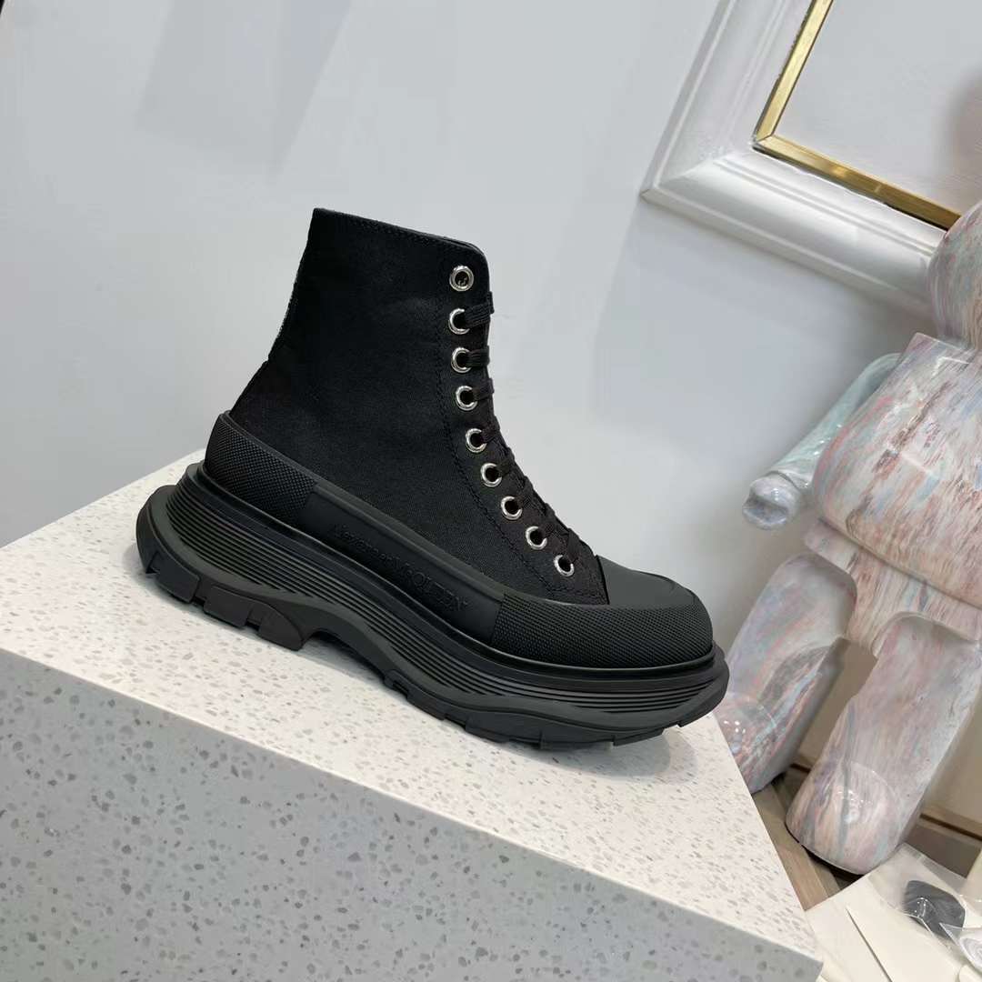 Alexander McQueen Tread Slick "Black"