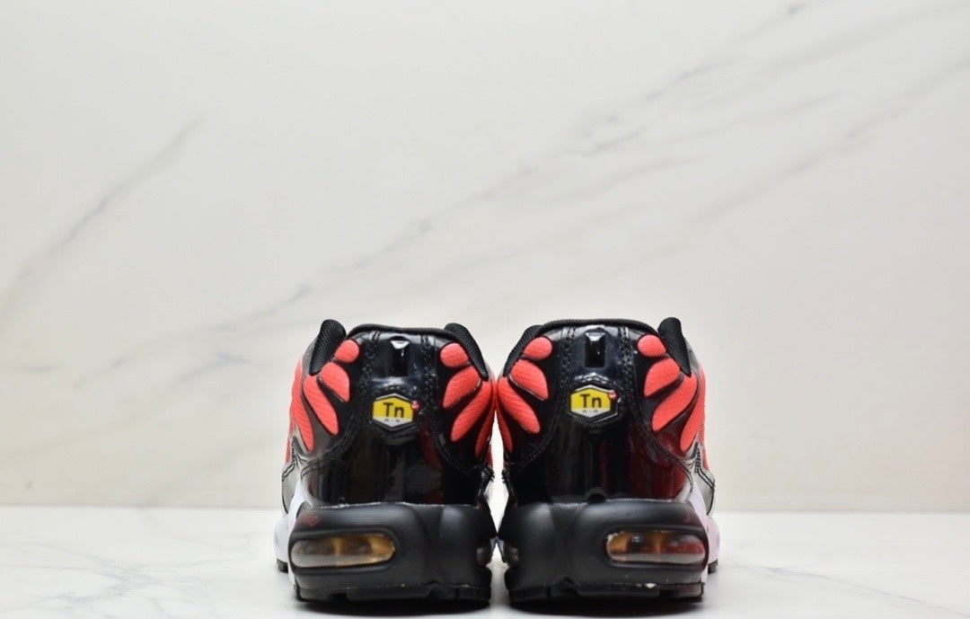 Nike Air VaporMax Plus "Salmon-Grey"