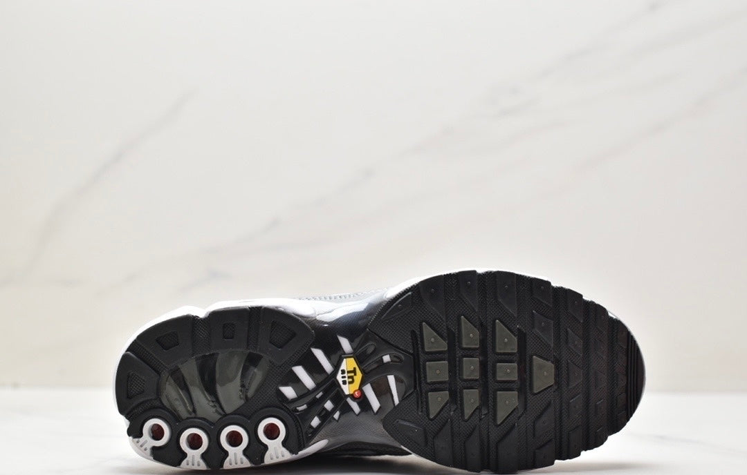 Nike Air VaporMax Plus “Grey-White”