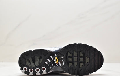 Nike Air VaporMax Plus “Grey-White”