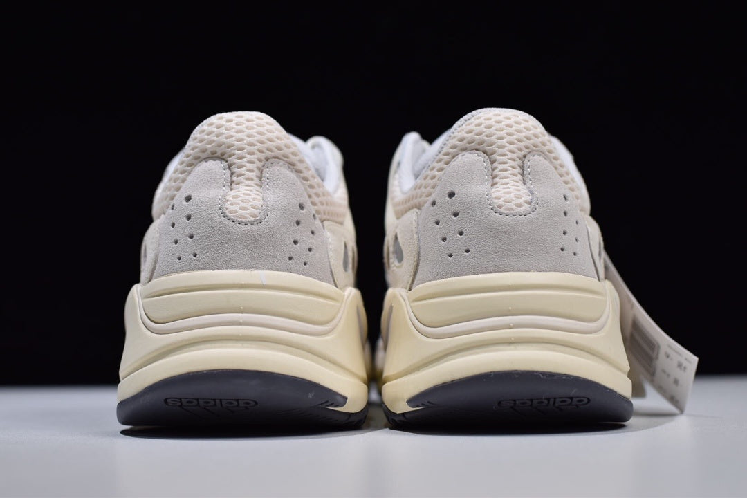 Yeezy 700 "Analog"