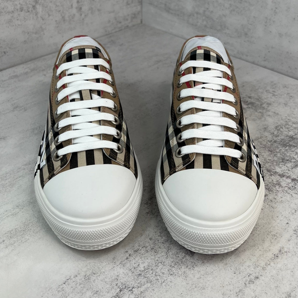 Burberry Larkhall "Beige"