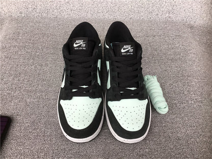 Nike SB Dunk Low "Barely Green"
