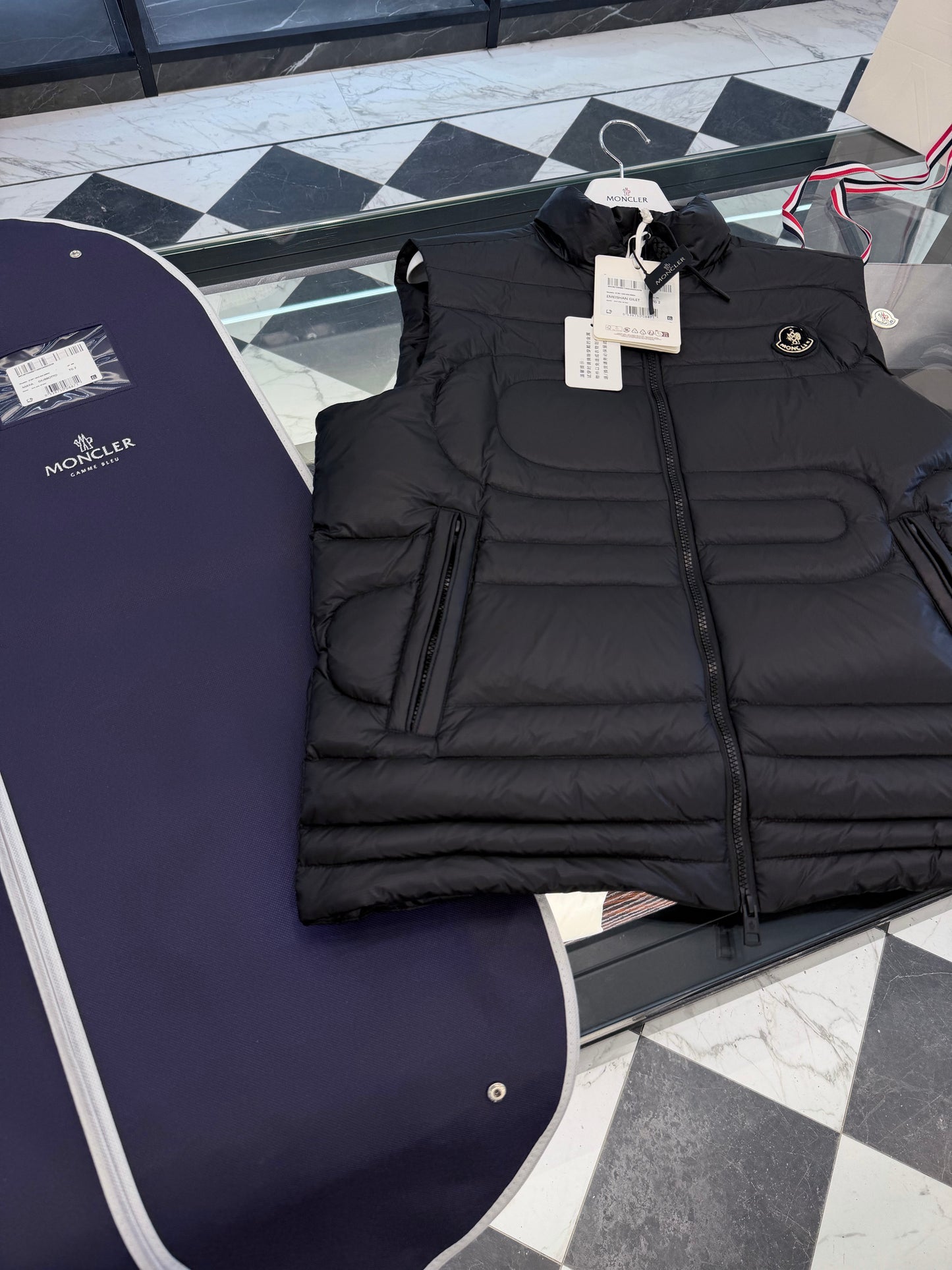 Moncler Emeishan Snake-Quilted Down Vest "Black"