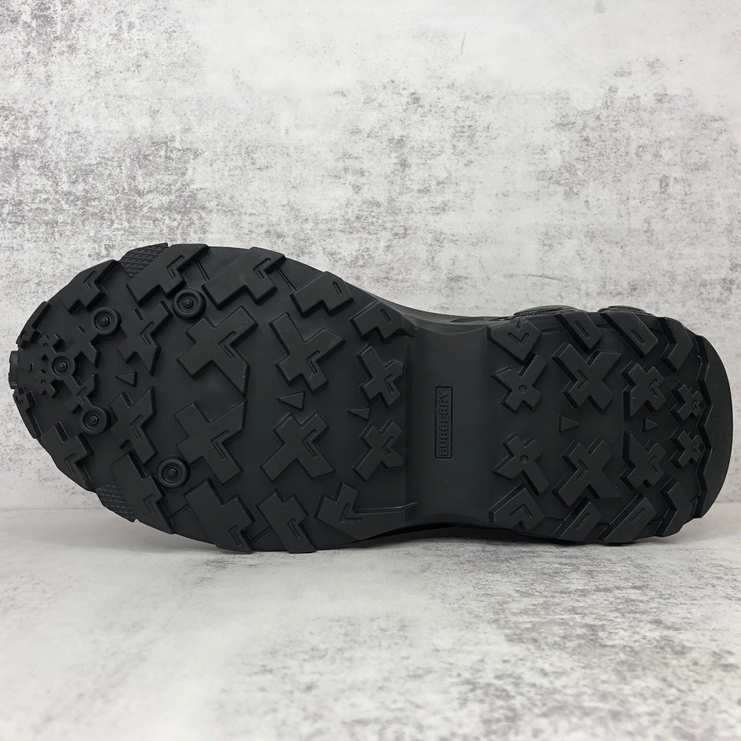 Burberry Arthur "Black-Red"