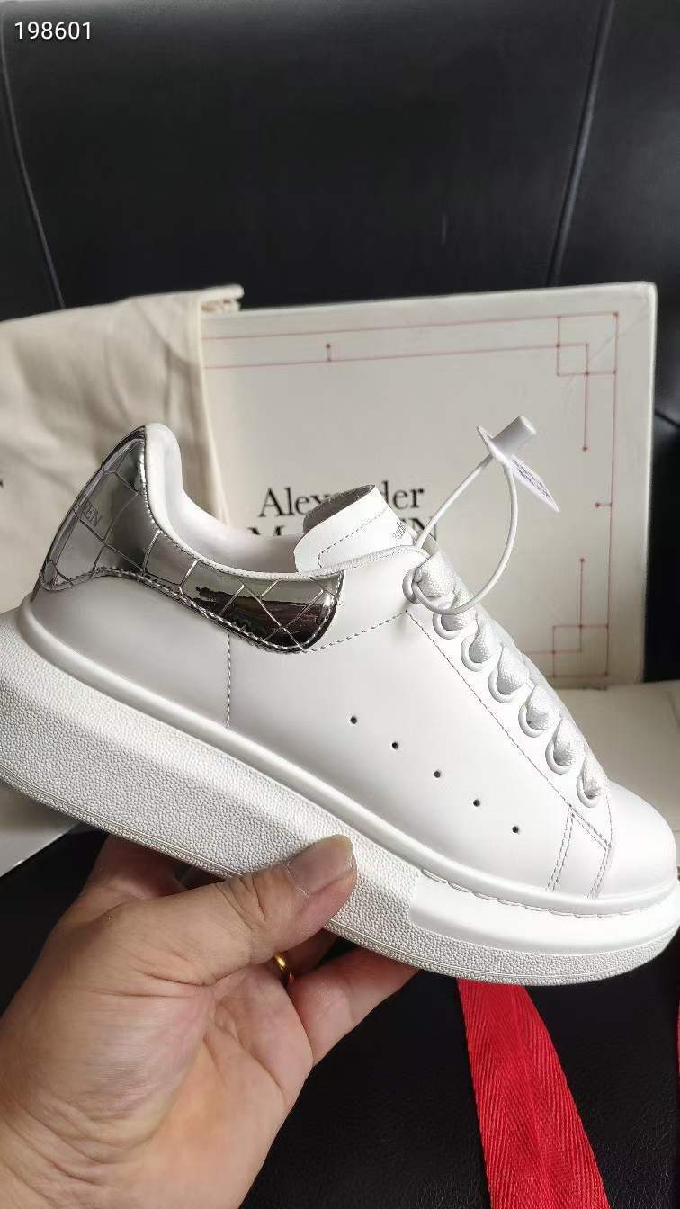 Alexander McQueen Oversized "White-Silver Crocodile"