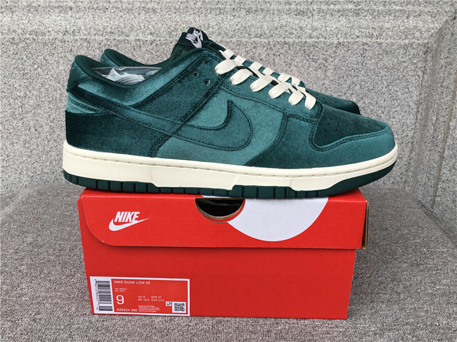 Nike Dunk Low "Atomic Teal"