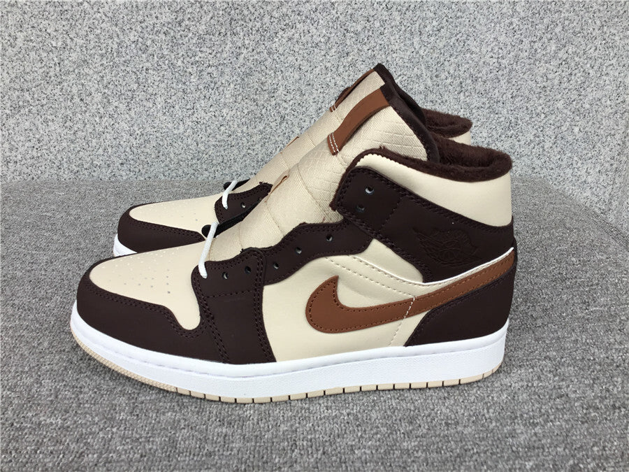 Air Jordan 1 Mid SE "Brown Basalt Fleece"