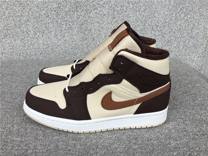 Air Jordan 1 Mid SE "Brown Basalt Fleece"