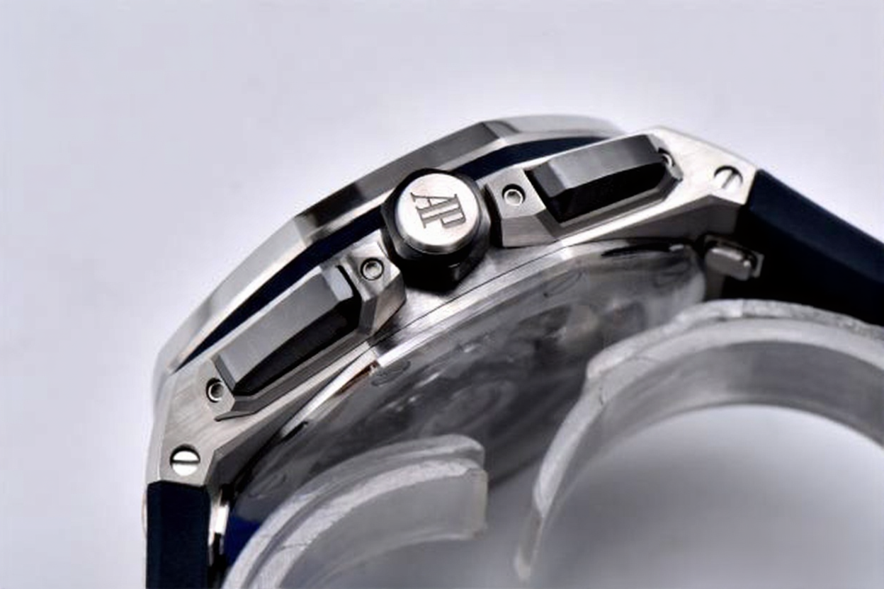 Audemars Piguet Royal Oak Offshore Diver 43mm Blue Strap Blue-Silver Dial