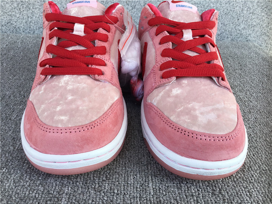 Nike Dunk Low Pro SB "Strange Love"