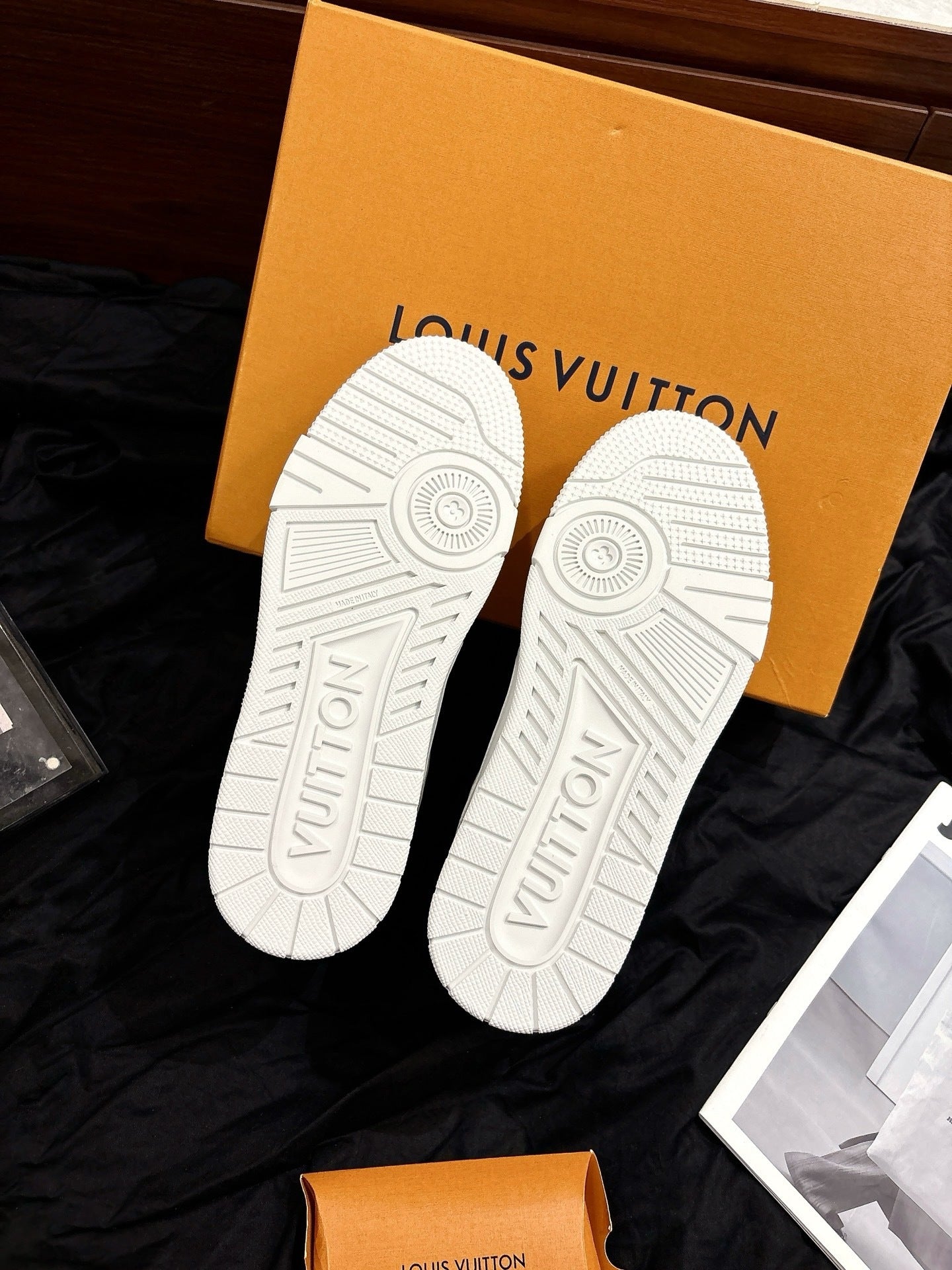 Louis Vuitton LV Trainers "White"