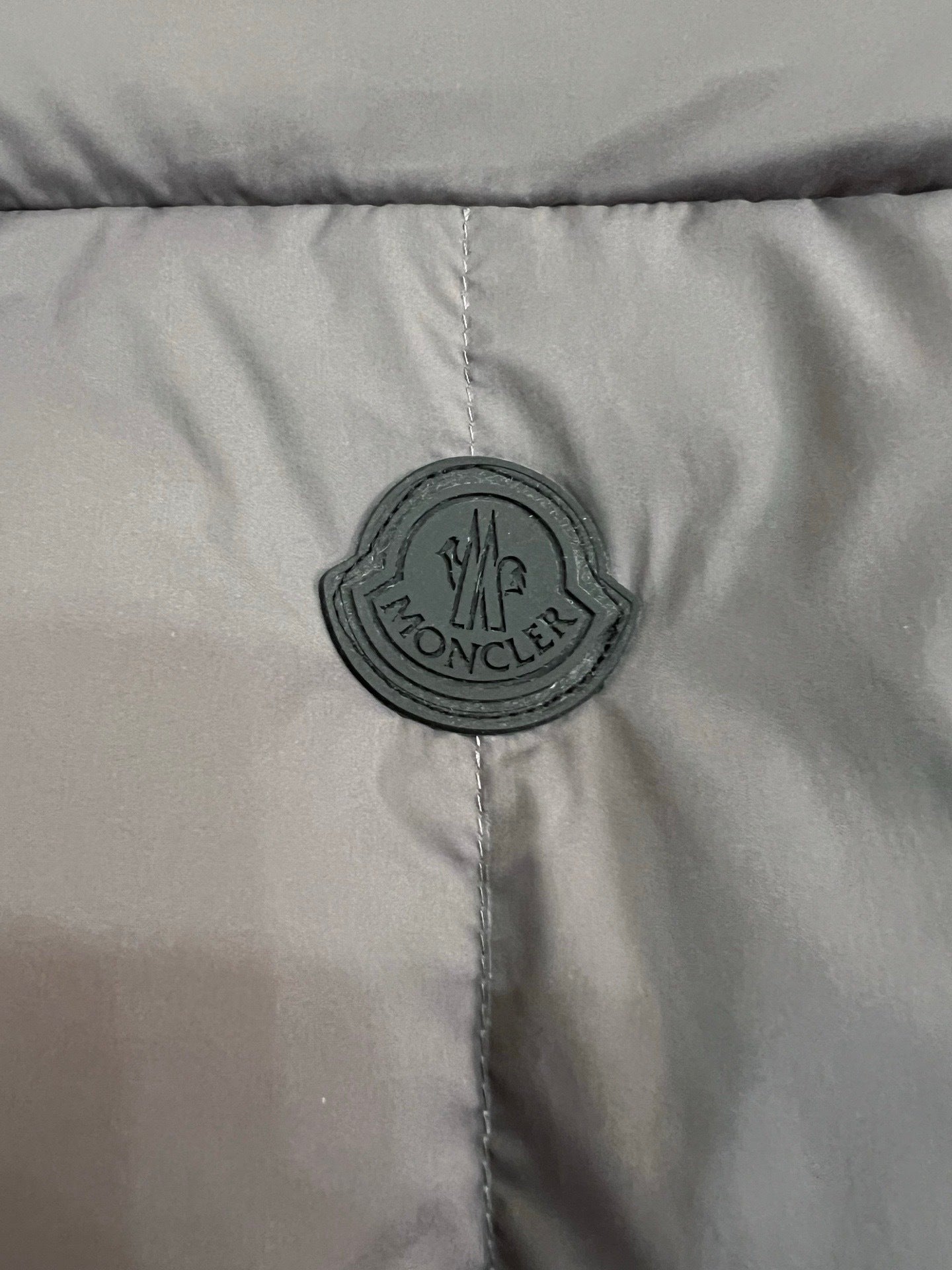Moncler Janze Geometric-Quilted Down Vest "Grey"
