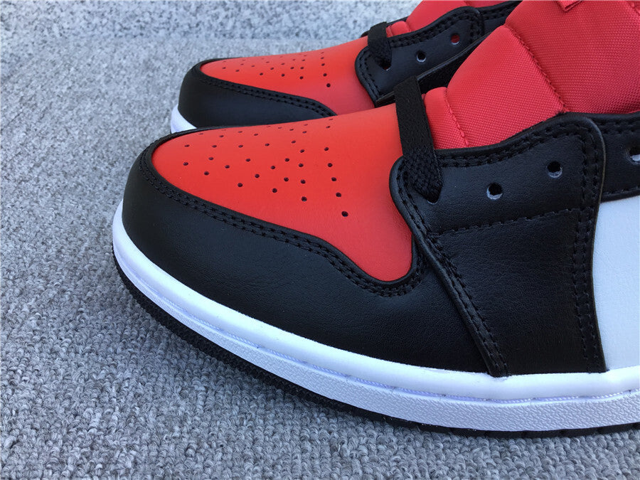 Air Jordan 1 Mid "Bred Toe"