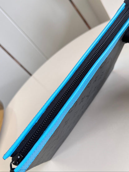 Louis Vuitton Pochette Voyage MM