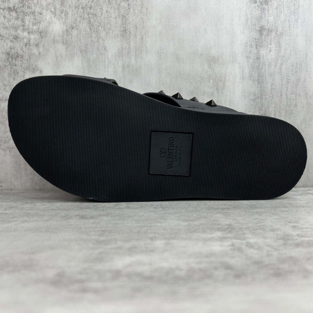 Valentino Garavani Rockstud Slides "Black"