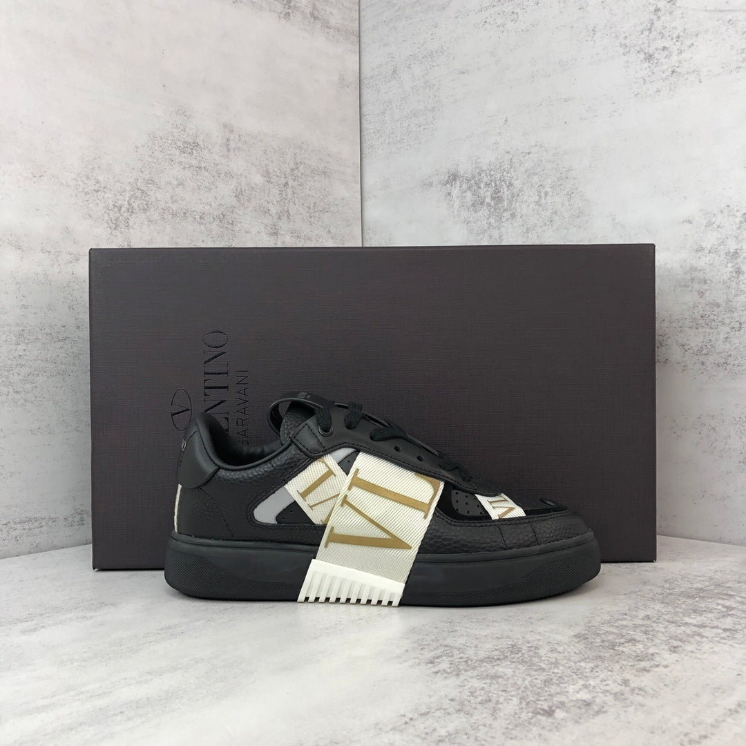 Valentino Garavani VL7N "Black-Beige"