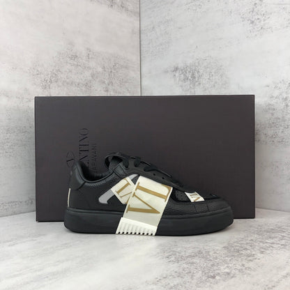 Valentino Garavani VL7N "Black-Beige"