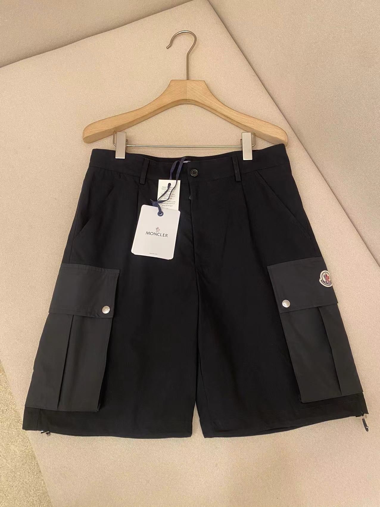 Moncler Cargo Shorts "Black"