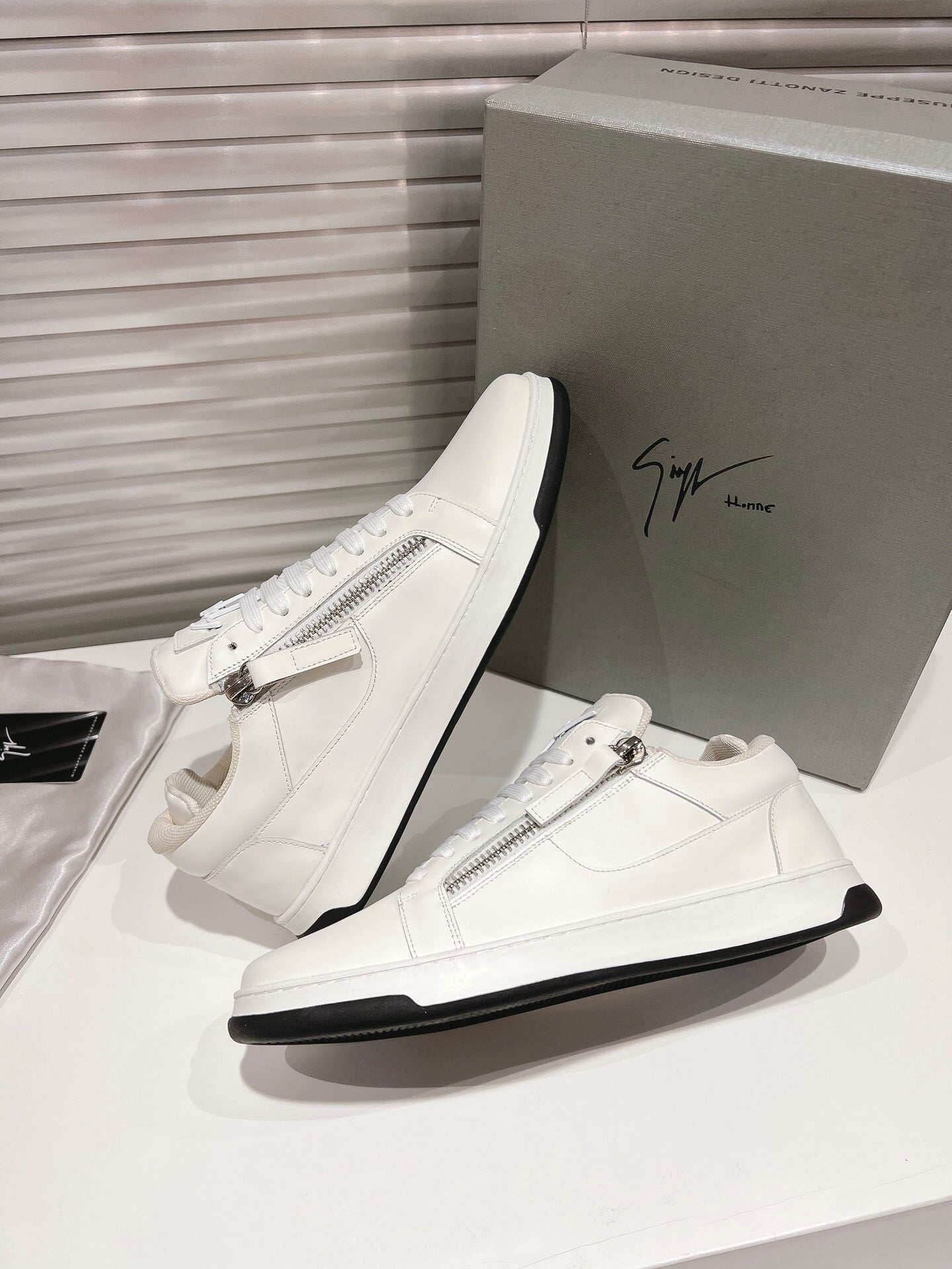 Giuseppe Zanotti GZ94 "White"