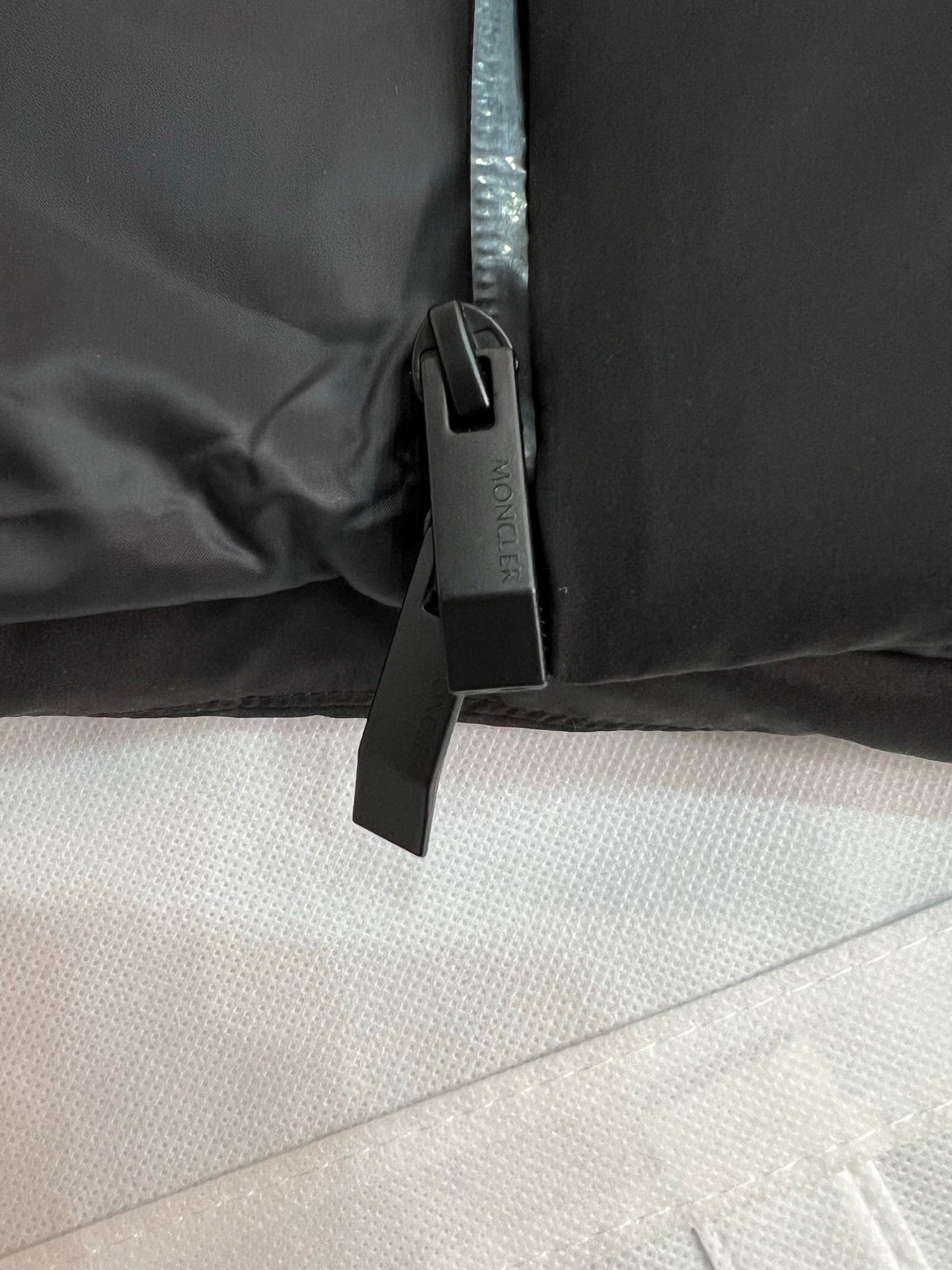 Moncler Janze Geometric-Quilted Down Vest "Black"
