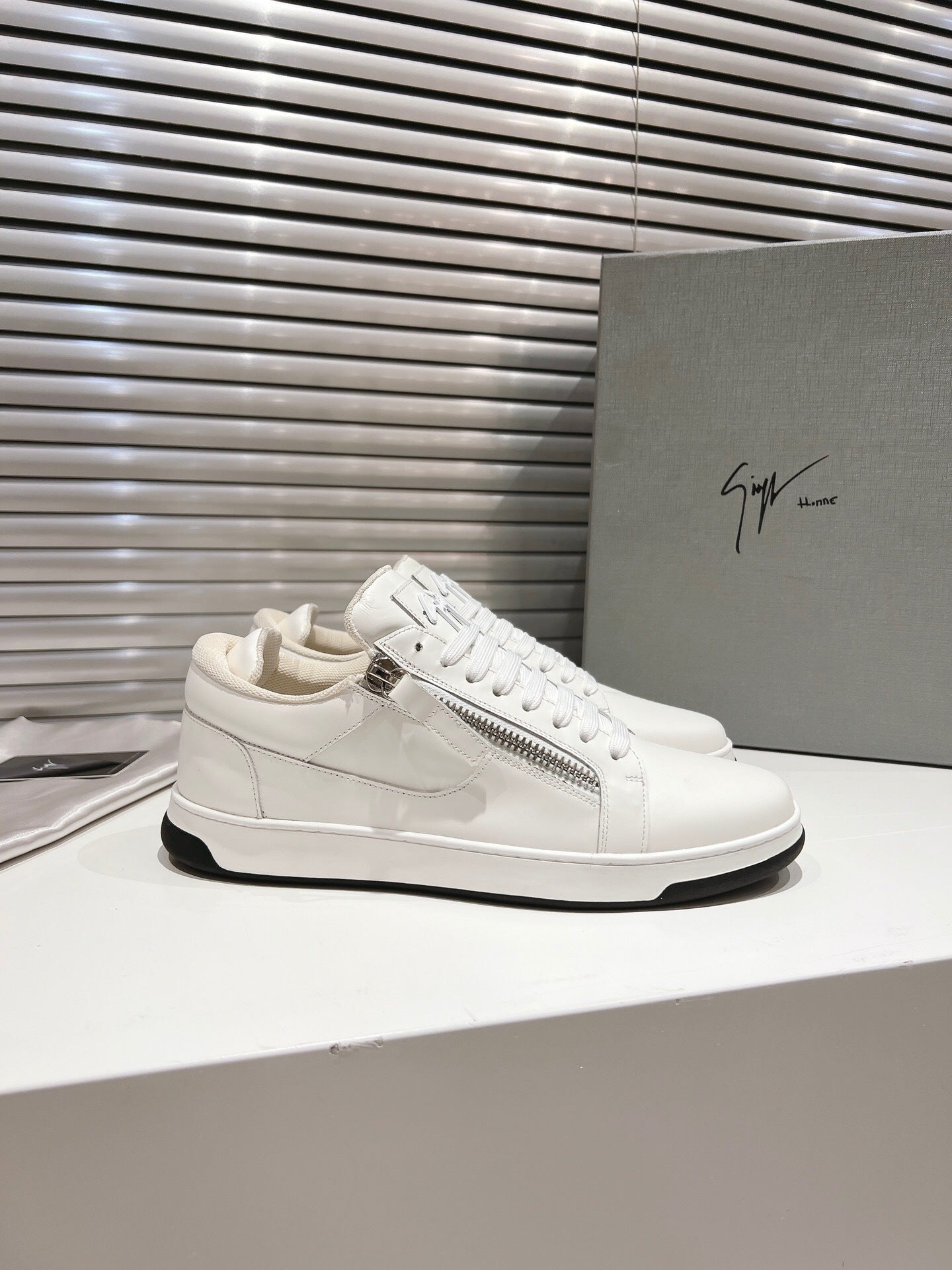 Giuseppe Zanotti GZ94 "White"