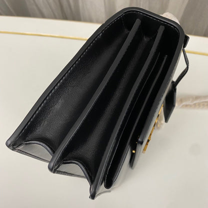 Saint Laurent Sunset Medium in Smooth Leather