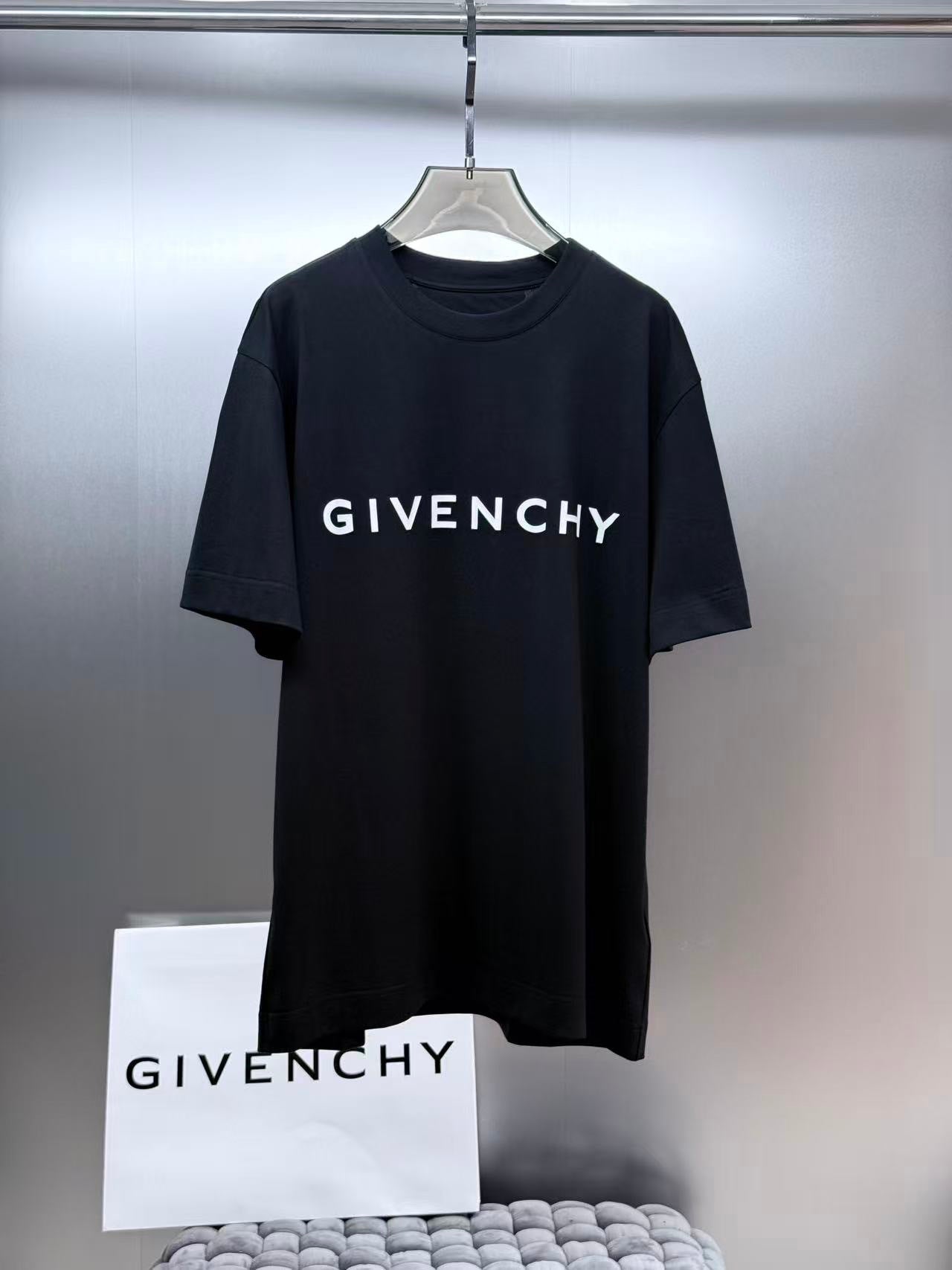 Givenchy Logo Print T-Shirt "Black"