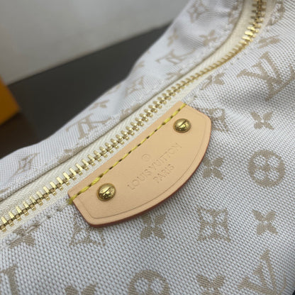 Louis Vuitton Hills Pochette