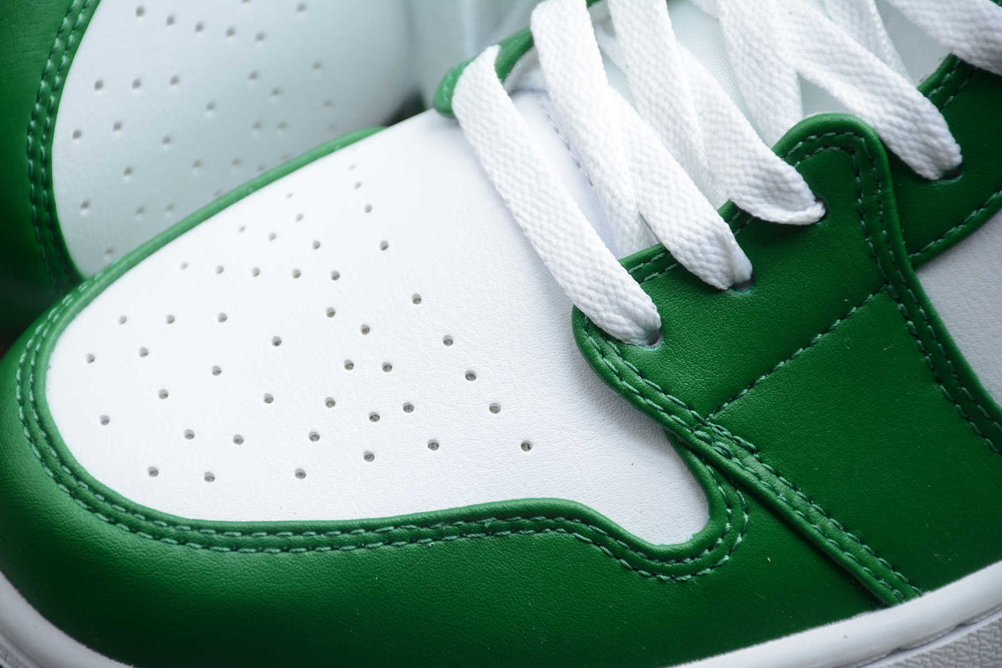 Air Jordan 1 Mid "Incredible Hulk"
