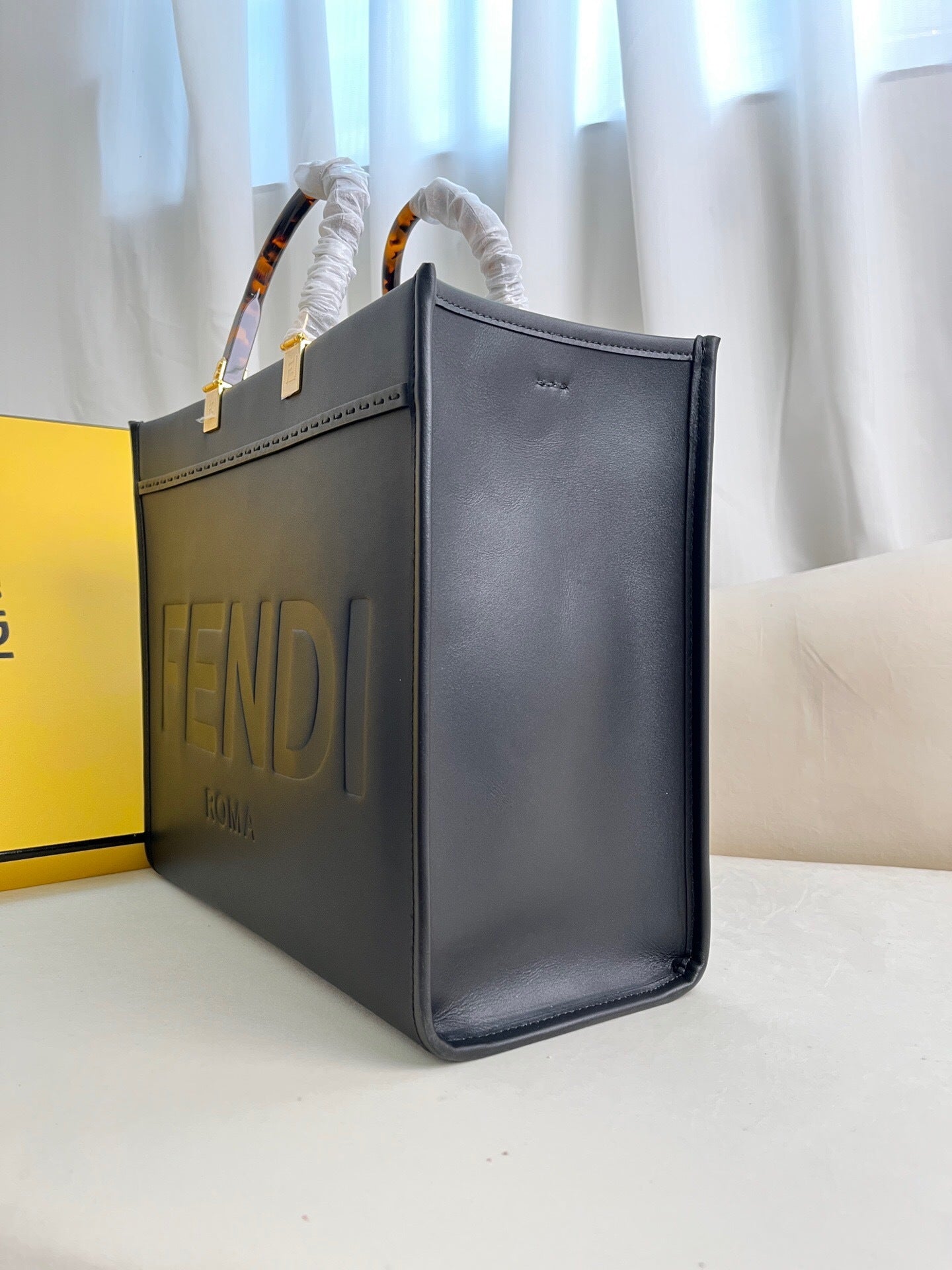 Fendi Sunshine Medium Leather Shopper