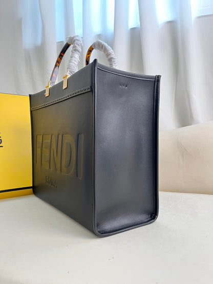 Fendi Sunshine Medium Leather Shopper