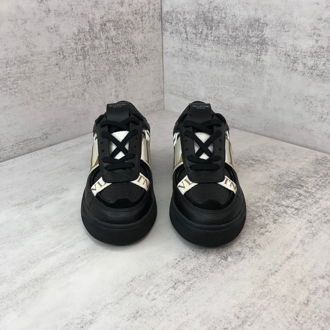 Valentino Garavani VL7N "Black-Beige"