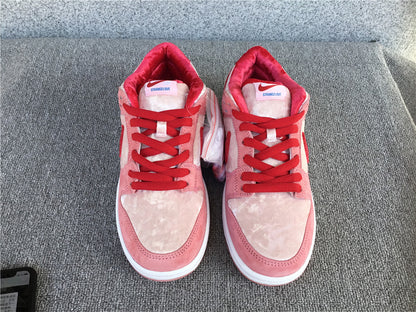 Nike Dunk Low Pro SB "Strange Love"