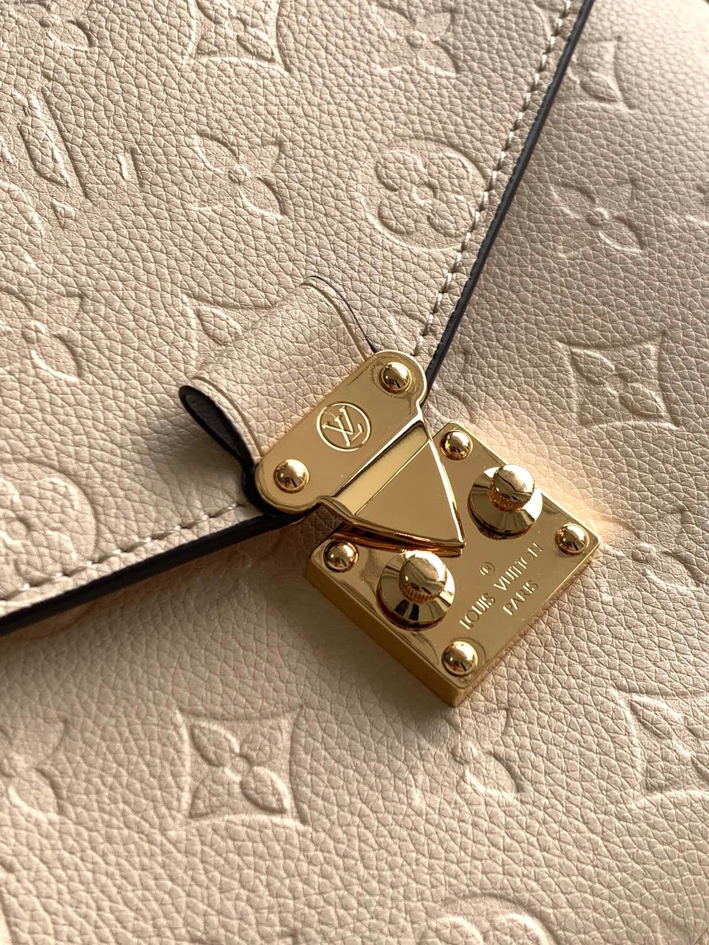 Louis Vuitton Pochette Métis