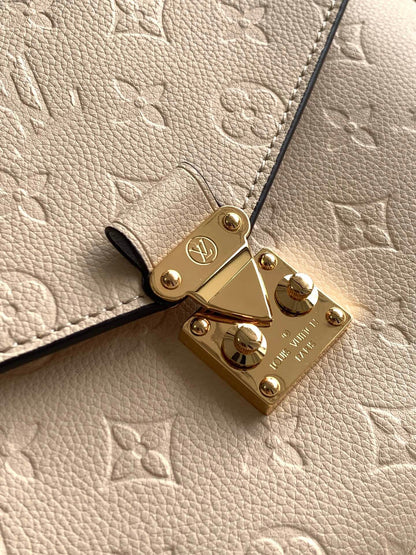 Louis Vuitton Pochette Métis