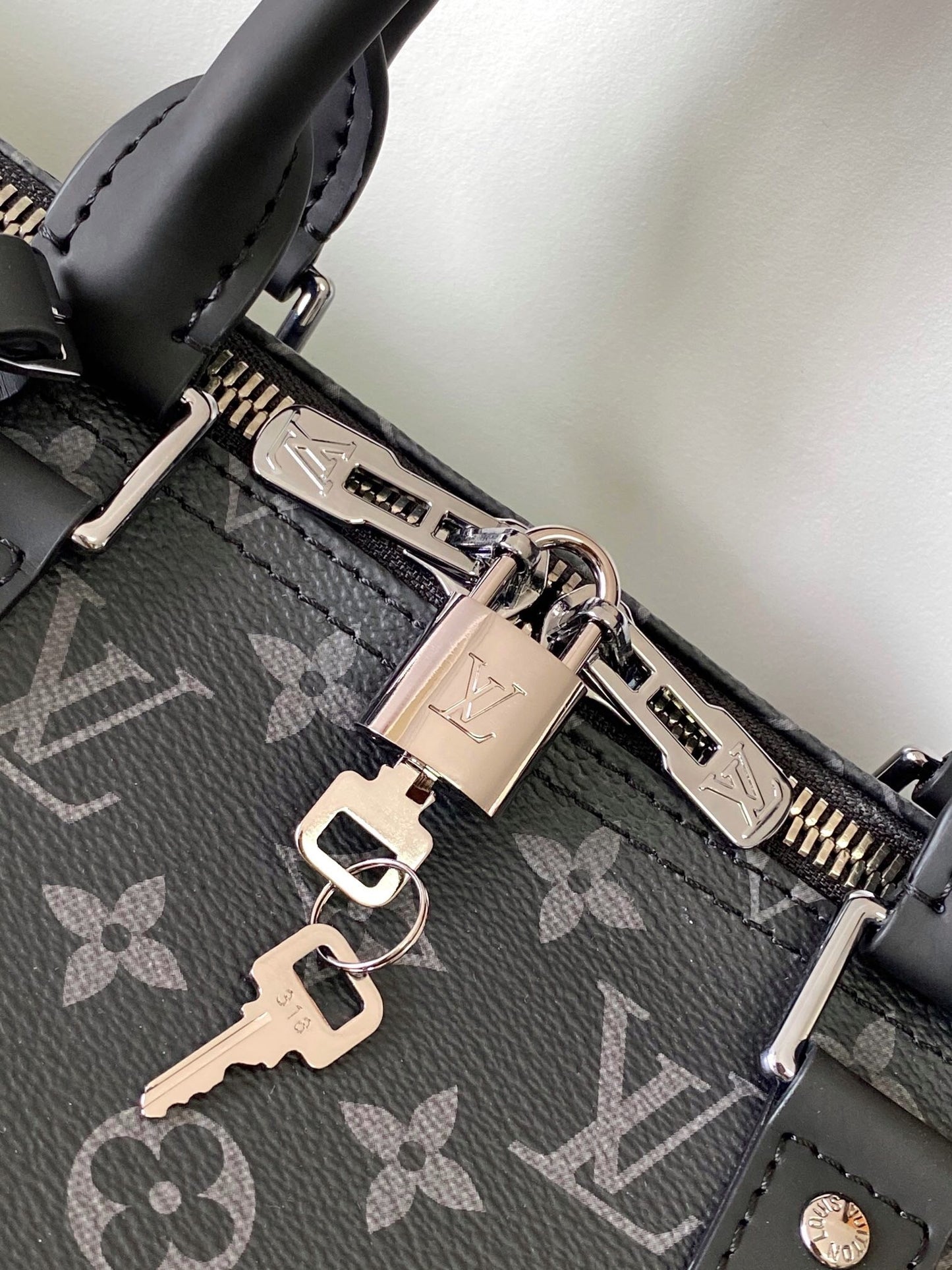 Louis Vuitton Keepall Bandoulière 55 Duffel Bag