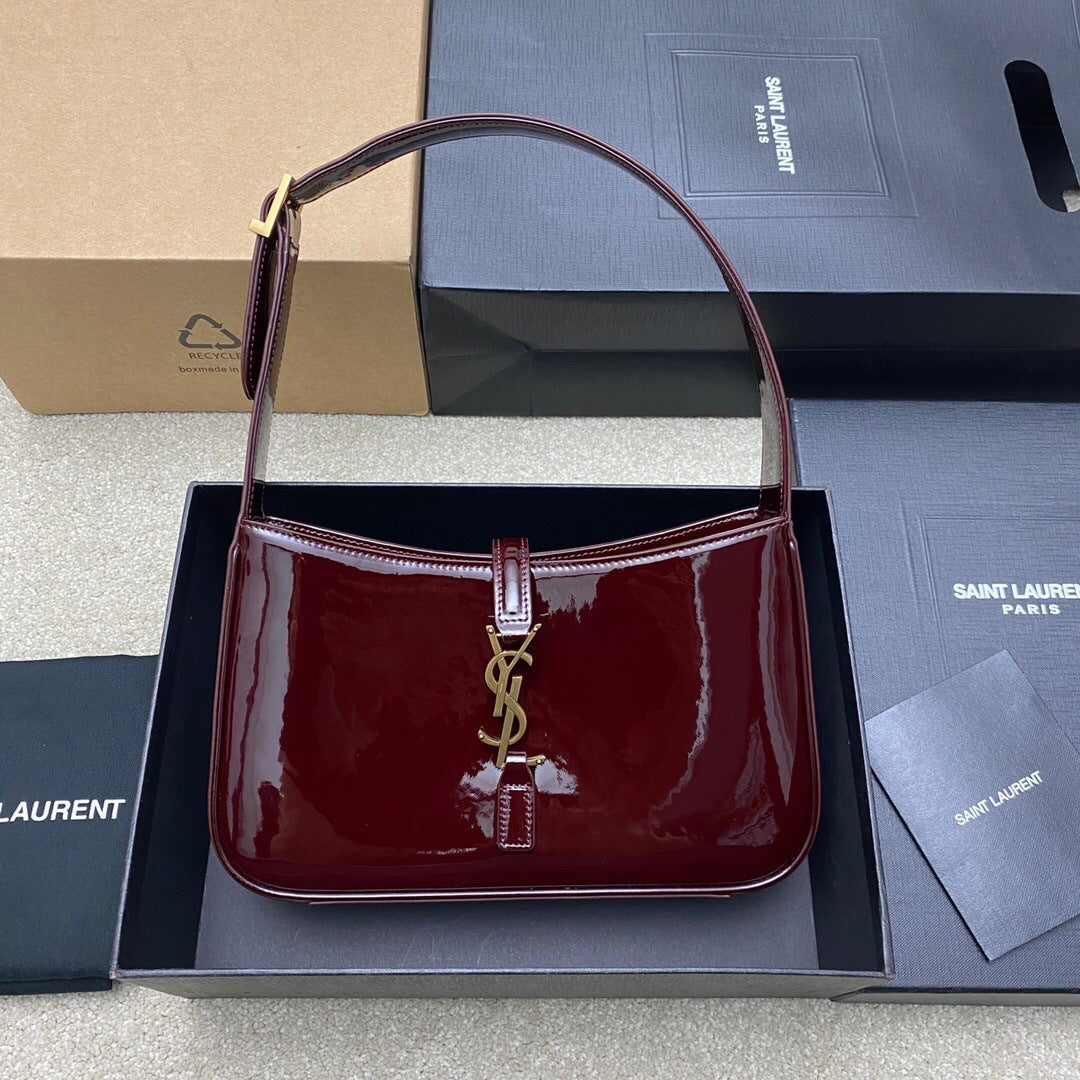 Saint Laurent le 5 à 7 Bag in Patent Leather