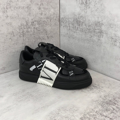 Valentino Garavani VL7N "Black-White"