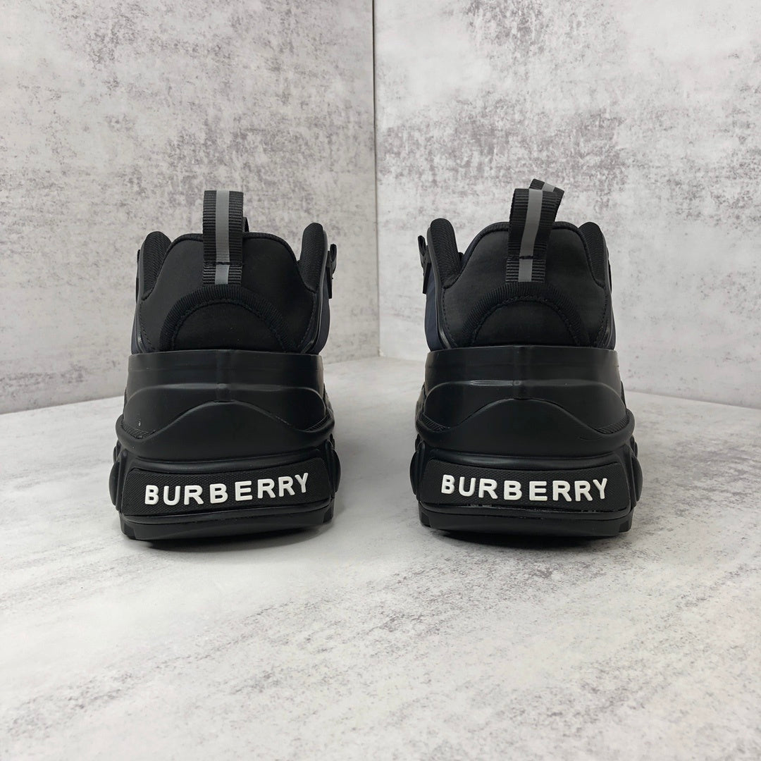 Burberry Arthur "Black-Blue"