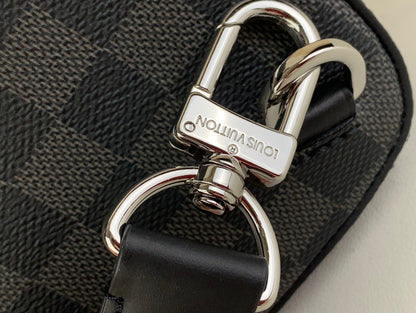 Louis Vuitton Avenue Slingbag