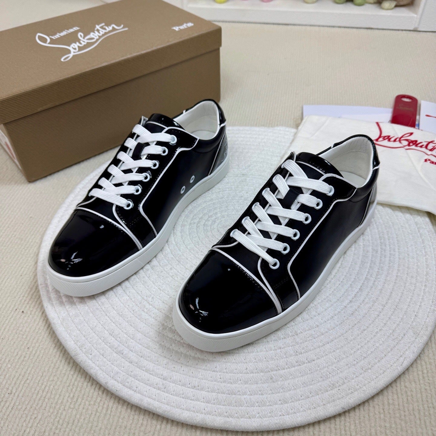 Christian Loubotuin Fun Viera Flat "Black-White"