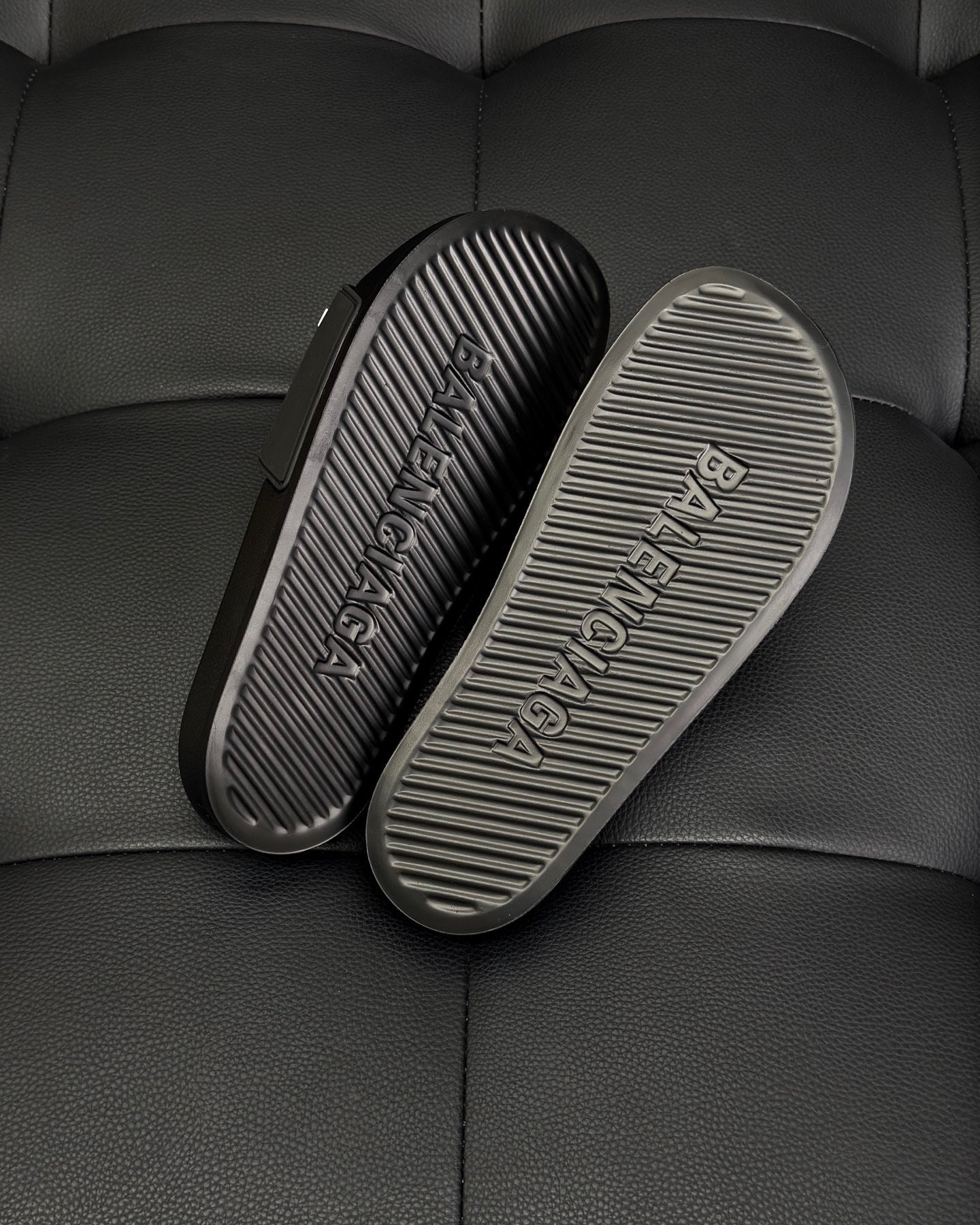 Balenciaga Pool Slide "Black"