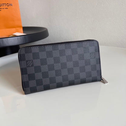 Louis Vuitton Zippy Wallet "Damier Graphite Canvas"